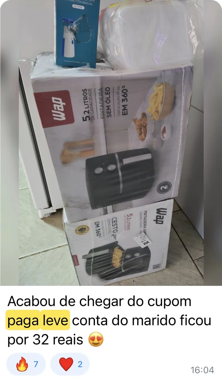 Foto de caixas de air fryer Wap empilhadas: “Acabou de chegar do cupom paga leve, conta do marido ficou por 32 reais”