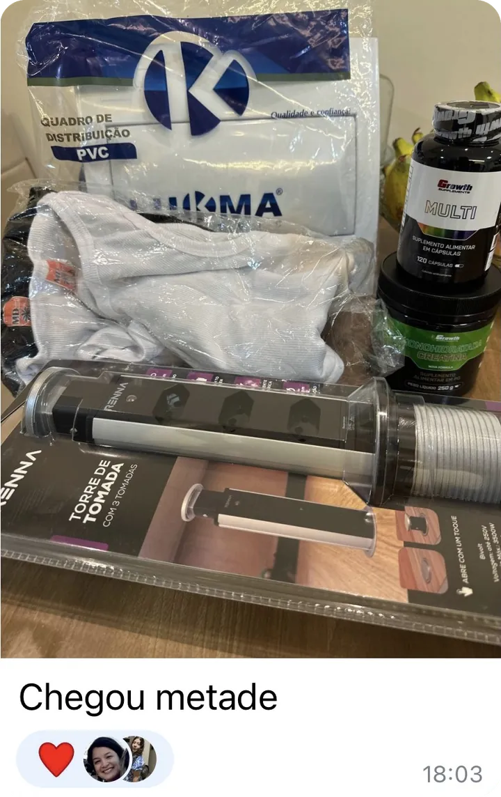 Foto de vários itens de casa recebidos, com a legenda “Chegou metade”